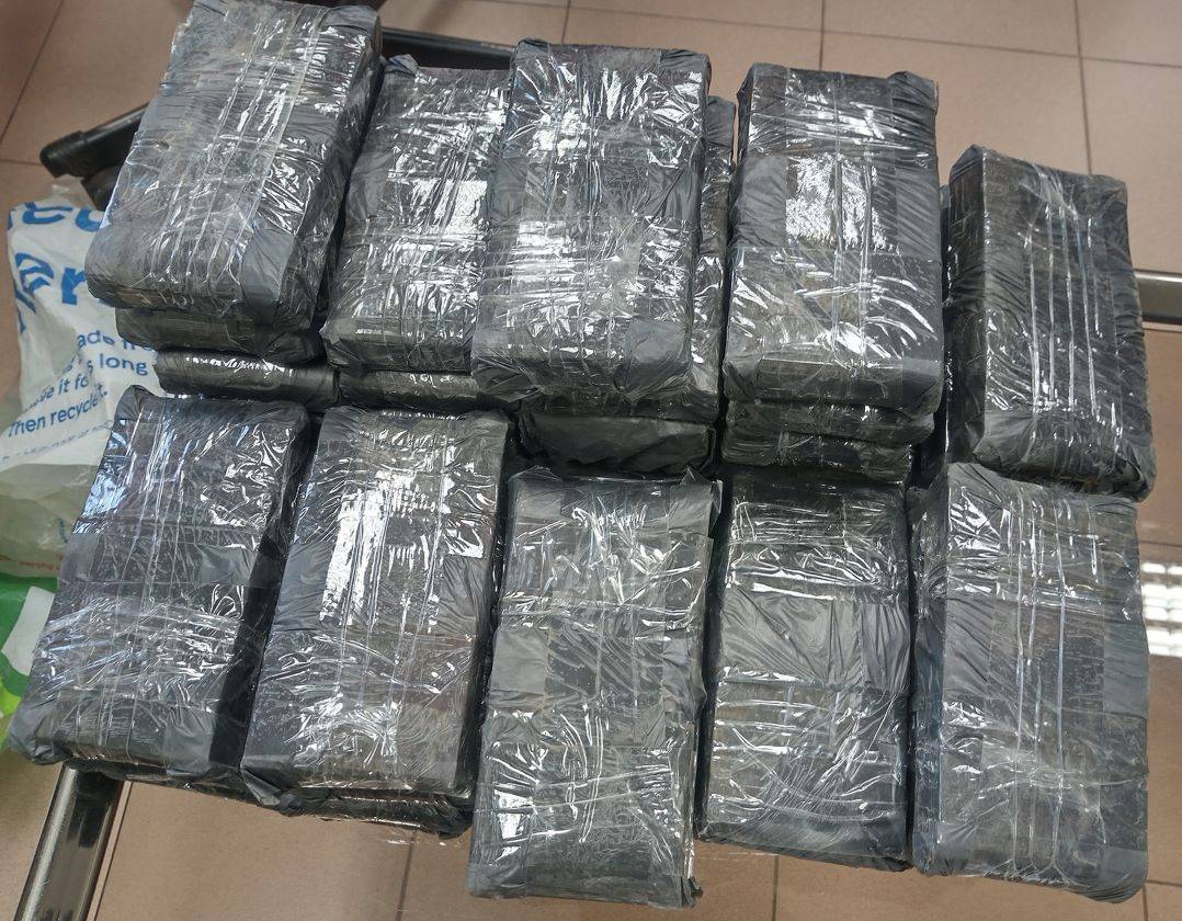  Контрабандно преместване на английски лири 